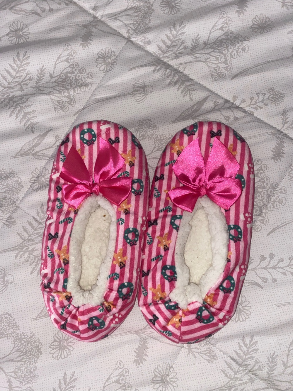 Bow Christmas slippers